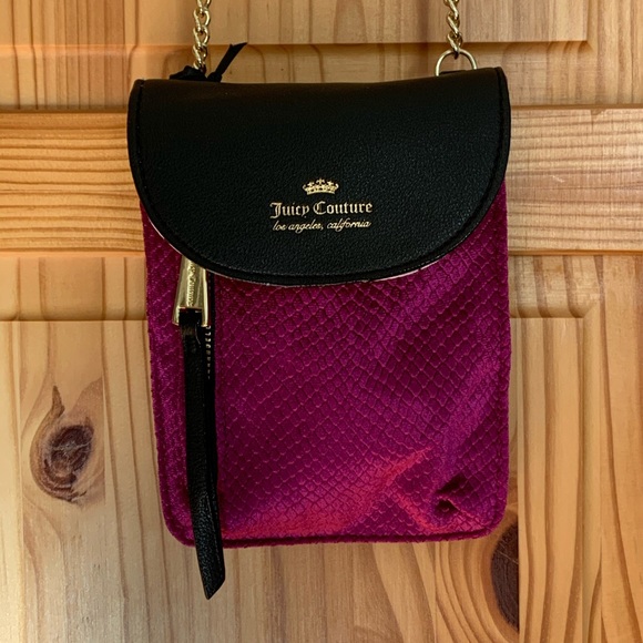 Juicy Couture Handbags - 🎉HP🎊 Juicy Couture Small Crossbody Bag